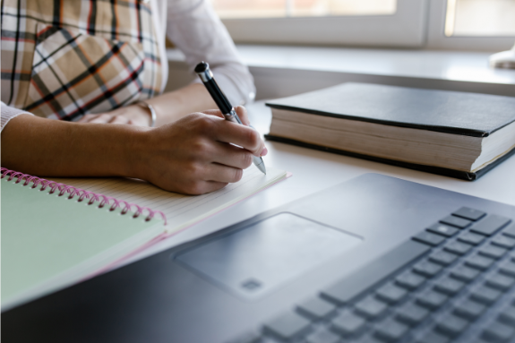 Top 10 Reasons to Consider Blog Writing Services